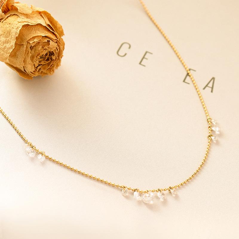 Marka 18K Gold-Plated Titanium Steel Necklace with Zircon Crystal Pendants for Women P070
Marka 18K Gold-Plated Titanium Steel Necklace with Zircon Crystal Pendants for Women P070