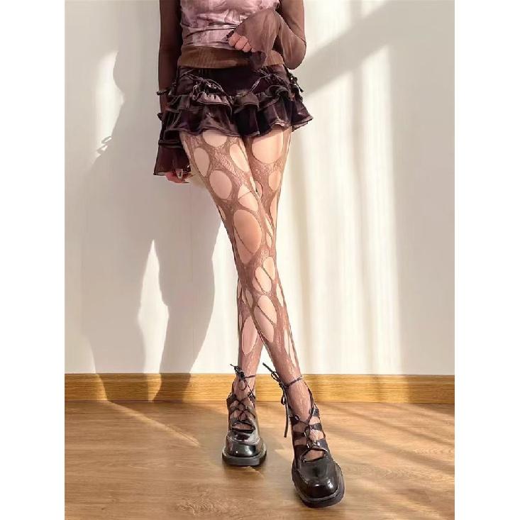 Mu Ruan s new spring-summer collection features irregular ripped punk fishnet stockings, cool and spicy pantyhose, trendy thin stockings коричневий
Mu Ruan s new spring-summer collection features irregular ripped punk fishnet stockings, cool and spicy pantyhose, trendy thin stockings коричневий
