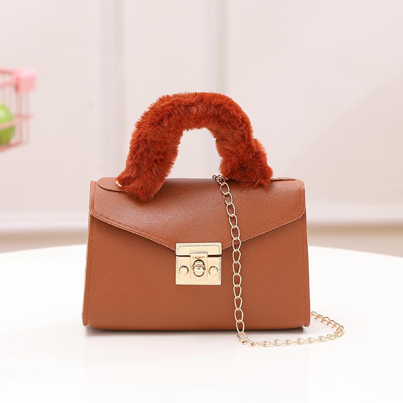 Plush wrist autumn and winter Korean version solid color plain weave lock chain portable small square bag single shoulder crossbody mobile phone bag світло-коричневого кольору
Plush wrist autumn and winter Korean version solid color plain weave lock chain portable small square bag single shoulder crossbody mobile phone bag світло-коричневого кольору