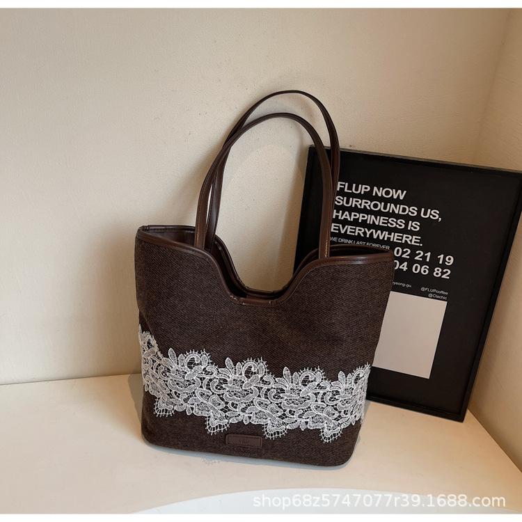 Niche design canvas bag women s 2025 new autumn and winter fashion large-capacity shoulder bag versatile commuter tote bag темно-коричневого
Niche design canvas bag women s 2025 new autumn and winter fashion large-capacity shoulder bag versatile commuter tote bag темно-коричневого