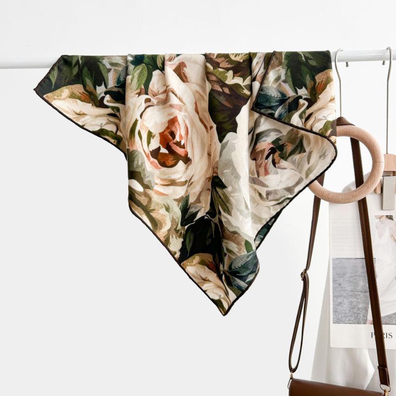 Spring new double-sided oil painting of the same color rose silk wool medium square scarf high-end versatile silk wool scarf scarf scarf 66
Spring new double-sided oil painting of the same color rose silk wool medium square scarf high-end versatile silk wool scarf scarf scarf 66