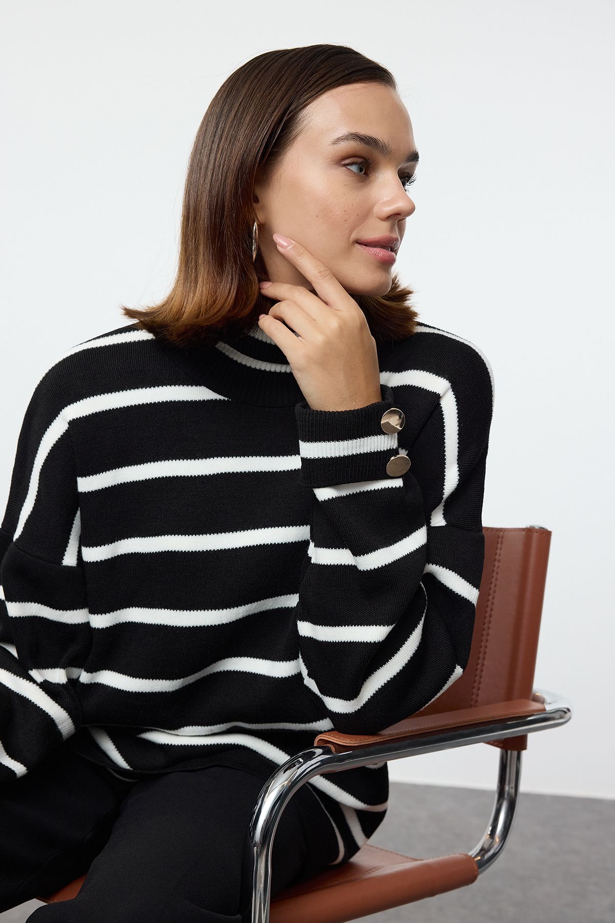 Women s Fashionable Stylish Hijab Sweater Black Turtleneck Striped Basic Knitwear Sweater L
Women s Fashionable Stylish Hijab Sweater Black Turtleneck Striped Basic Knitwear Sweater L