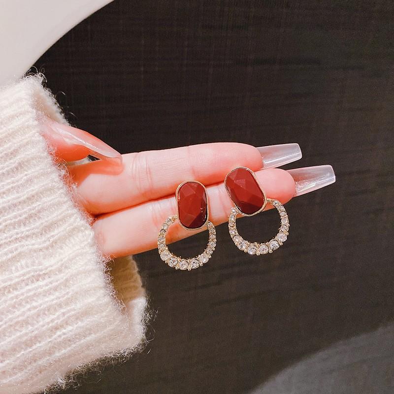 Модные круглые серьги-подвески с кристаллами для женщин, черные, красные, квадратные, акриловые, серьги-подвески, геометрия для вечеринки, простые ювелирные изделия красный
Модные круглые серьги-подвески с кристаллами для женщин, черные, красные, квадратные, акриловые, серьги-подвески, геометрия для вечеринки, простые ювелирные изделия красный