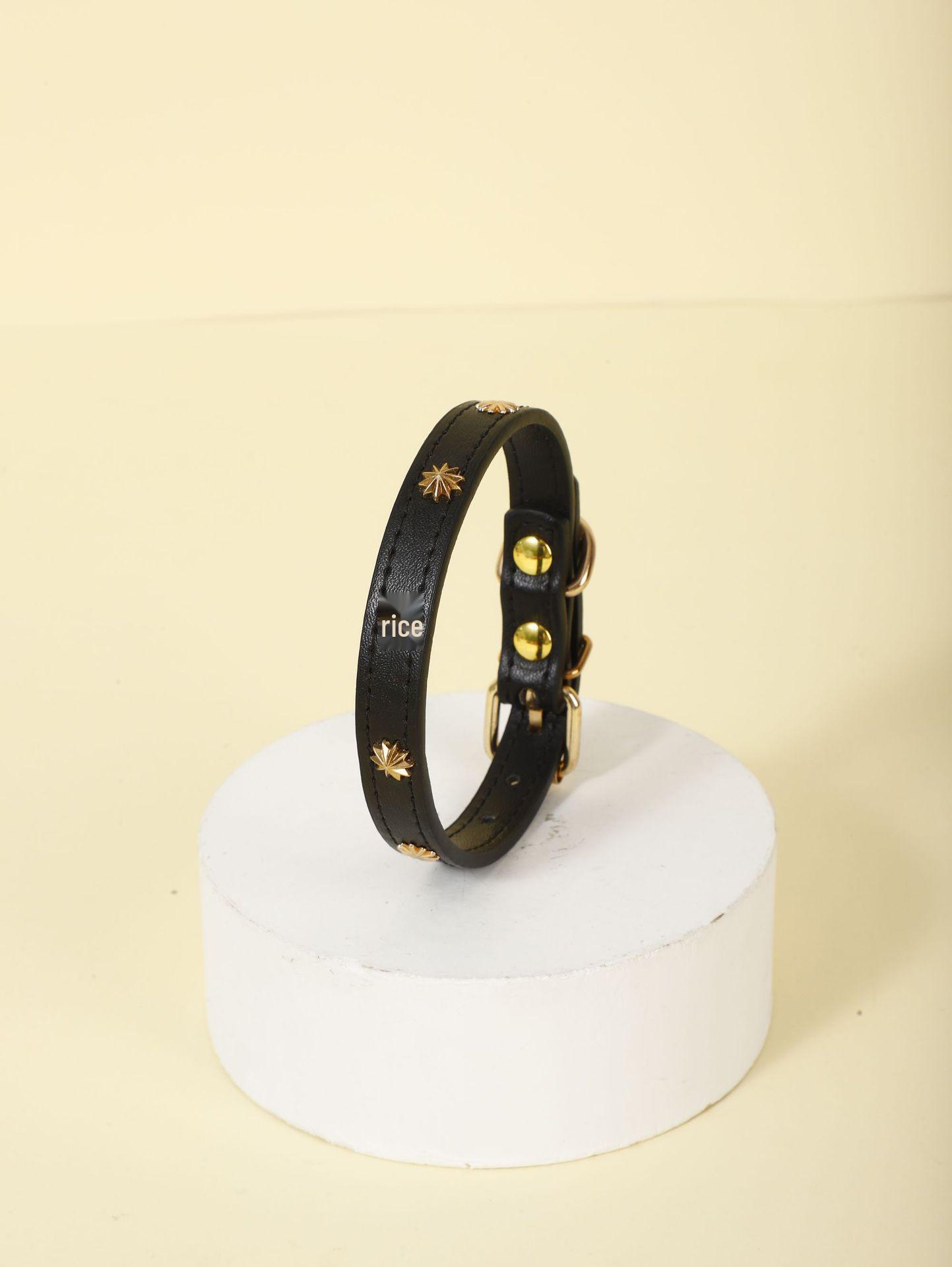 Carefully Selected PU Leather Pet Collar with Pearlescent Rivets and Gold Buckle for Small Dogs like Teddy and Pomeranian XS (16-21cm) чёрный
Carefully Selected PU Leather Pet Collar with Pearlescent Rivets and Gold Buckle for Small Dogs like Teddy and Pomeranian XS (16-21cm) чёрный