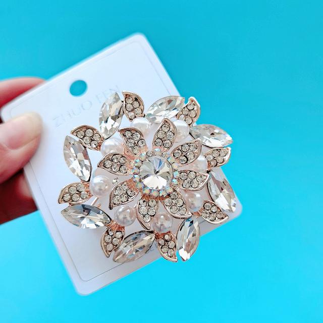 Броши-цветы со стразами для женщин, большие жемчужные булавки, свадебные украшения, 6 цветов, доступны, высокое качество, новые белый
Броши-цветы со стразами для женщин, большие жемчужные булавки, свадебные украшения, 6 цветов, доступны, высокое качество, новые белый