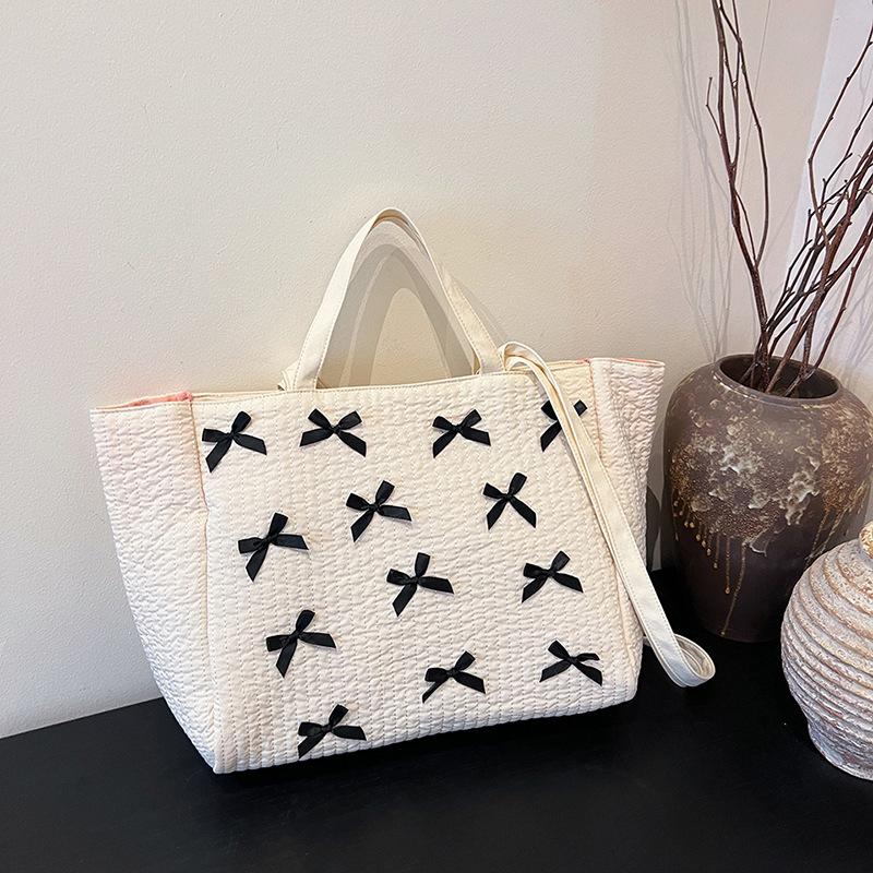 Мила універсальна дівоча сумка 2025 нова полотняна сумка з бантом портативна сумка через плече нішева модна сумка-тоут Small
Мила універсальна дівоча сумка 2025 нова полотняна сумка з бантом портативна сумка через плече нішева модна сумка-тоут Small