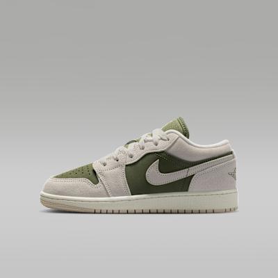 Jordan 1 Low SE Средняя Олива Парус (GS) 37.5
Jordan 1 Low SE Средняя Олива Парус (GS) 37.5