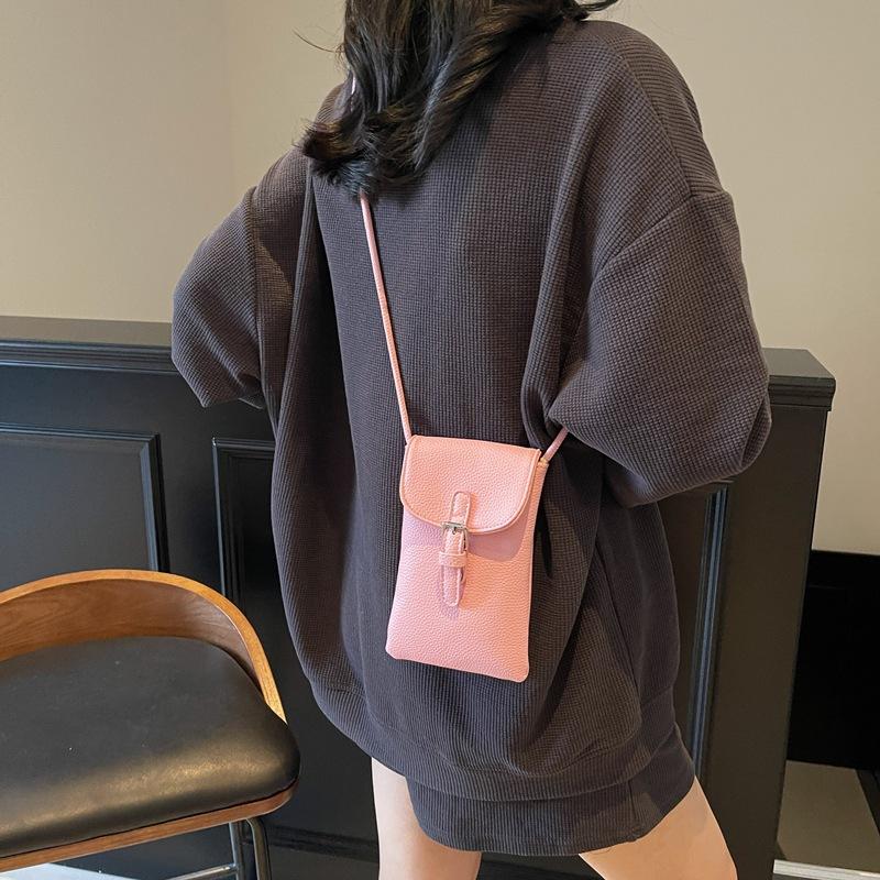Summer design sense small bag women 2025 new niche messenger bag mobile phone small square bag чёрный
Summer design sense small bag women 2025 new niche messenger bag mobile phone small square bag чёрный