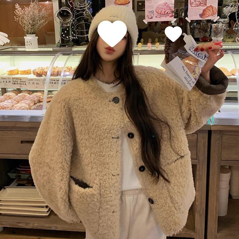 Korean Style Lambswool Plush Coat for Women - Fluffy High-End Autumn/Winter L
Korean Style Lambswool Plush Coat for Women - Fluffy High-End Autumn/Winter L
