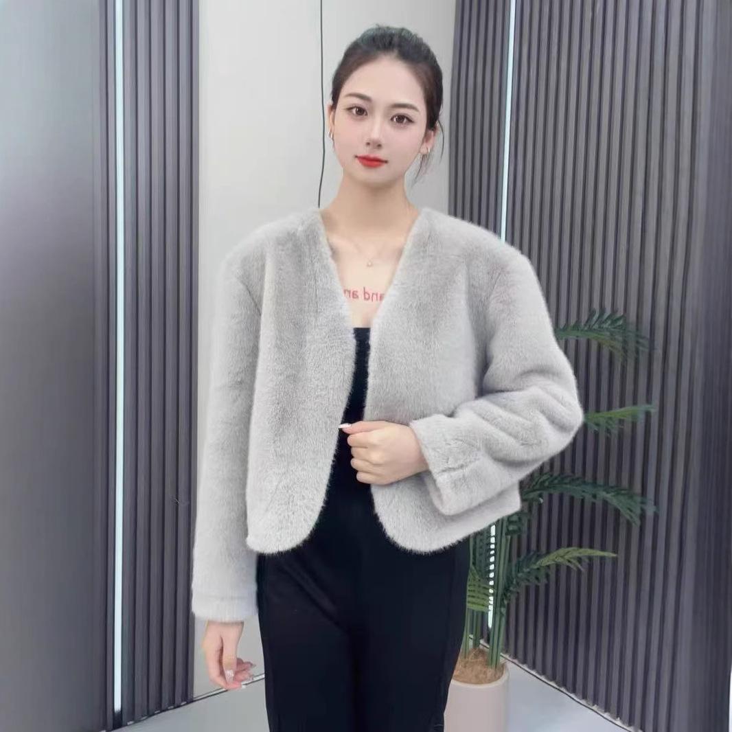 Women s 2024 V-Neck Mink Velvet Faux Fur Coat: Eco-Friendly & Versatile for Autumn/Winter Large слонова кістка
Women s 2024 V-Neck Mink Velvet Faux Fur Coat: Eco-Friendly & Versatile for Autumn/Winter Large слонова кістка