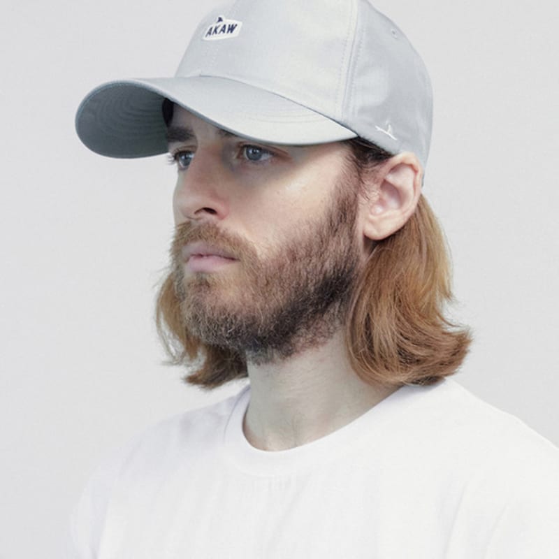 AKAW Кепка-бейсболка оверсайз с металлическим блеском (Светло-серый) light gray
AKAW Кепка-бейсболка оверсайз с металлическим блеском (Светло-серый) light gray