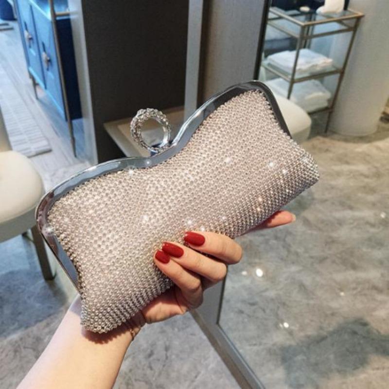 New dinner bag, diamond handbag, shiny small bag, socialite party banquet bag, one shoulder oblique span women s bag срібний
New dinner bag, diamond handbag, shiny small bag, socialite party banquet bag, one shoulder oblique span women s bag срібний