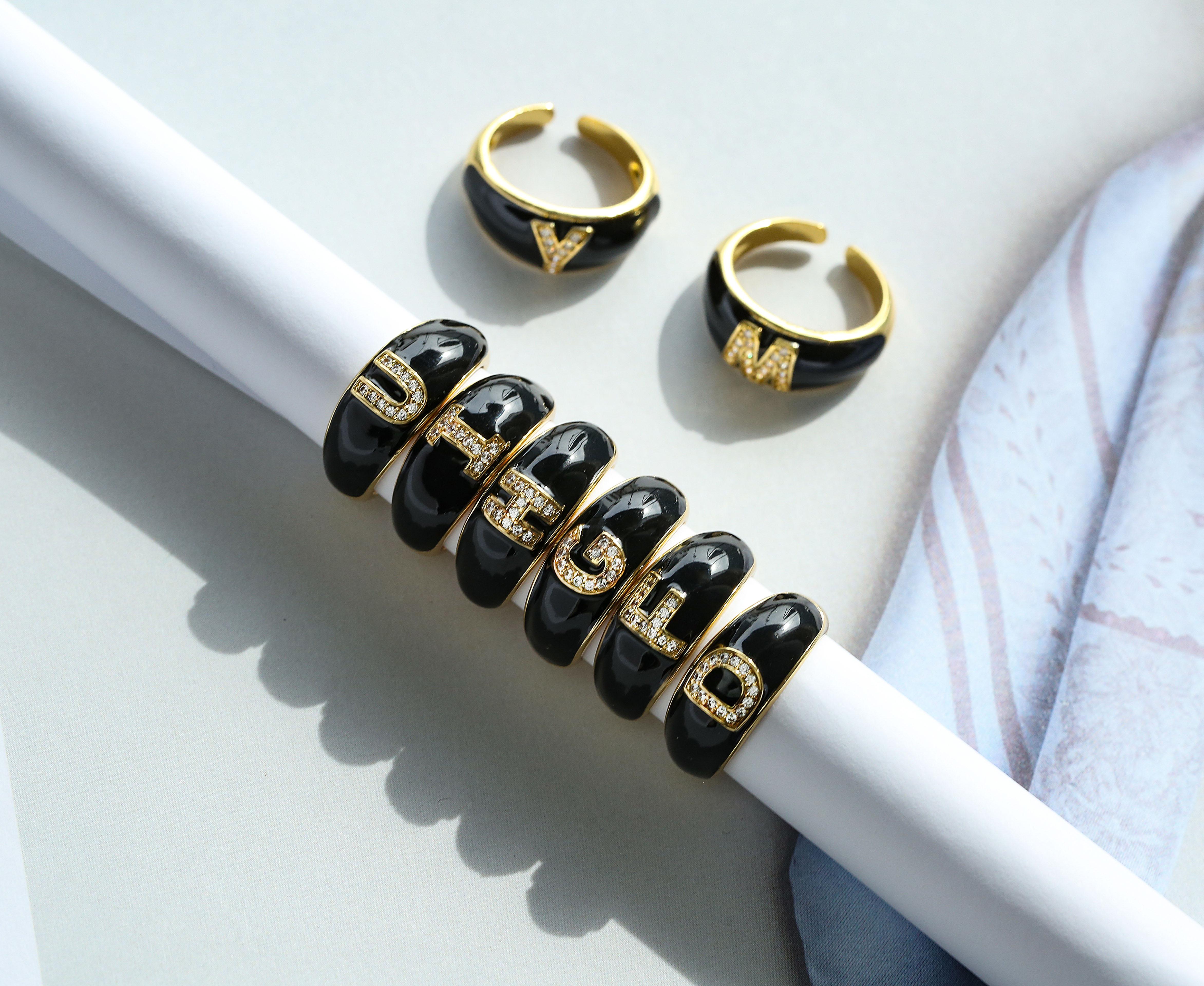18K Gold Plated Brass New Fashion Enamel CZ Initials Alphabet DIY Name Rings For Women Classic Zircon Engagement Letter Rings resizable&S чорний
18K Gold Plated Brass New Fashion Enamel CZ Initials Alphabet DIY Name Rings For Women Classic Zircon Engagement Letter Rings resizable&S чорний