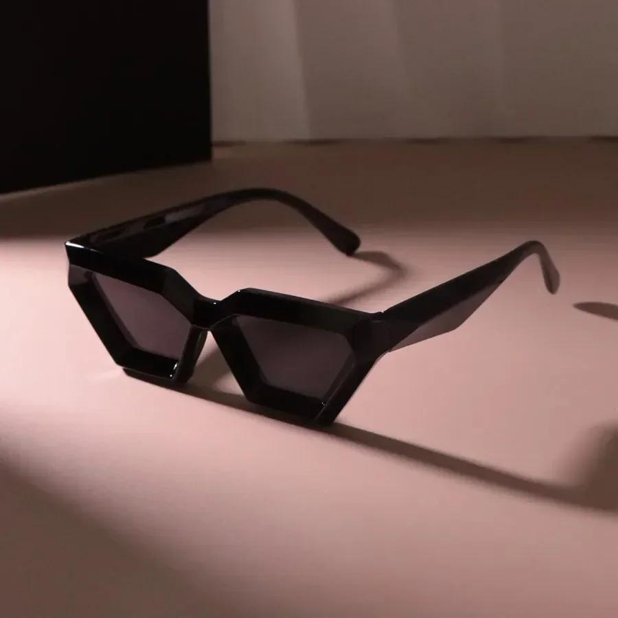 Luxurious Punk Sun Glasses Women Men Cat Eye Sunglasses Female Casual Candy Colors Mirror Designer Brand Fashion other
Luxurious Punk Sun Glasses Women Men Cat Eye Sunglasses Female Casual Candy Colors Mirror Designer Brand Fashion other