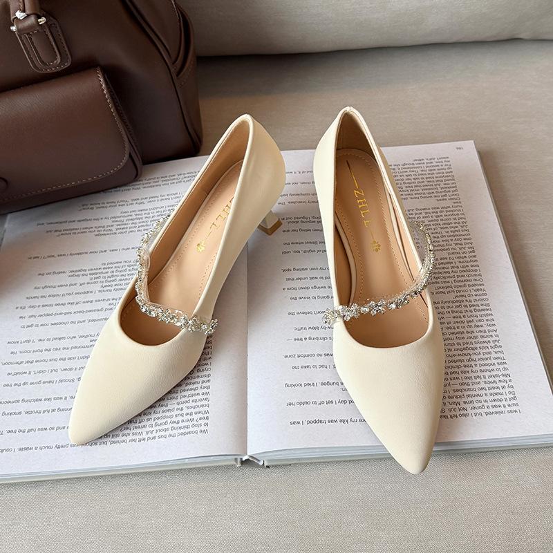 Fashion pointed drill word with stiletto single shoes Fattened and widened large size women s shoes 45 абрикосовий
Fashion pointed drill word with stiletto single shoes Fattened and widened large size women s shoes 45 абрикосовий
