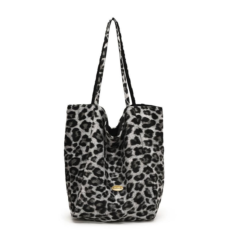 Large Capacity Tote Bag Women s New Fashion Leopard Print Shoulder Bag чорний
Large Capacity Tote Bag Women s New Fashion Leopard Print Shoulder Bag чорний