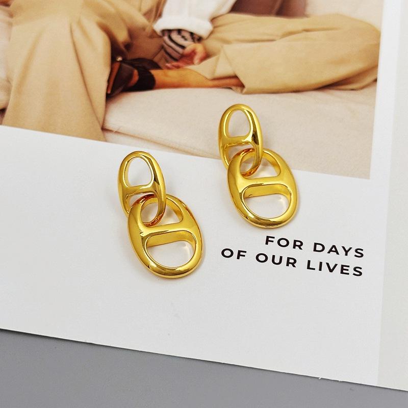 Simple Oval Pig Nose Day Buckle Earrings Fashion Earrings Light Luxury High-End Temperament Studs, Design Sense золотой
Simple Oval Pig Nose Day Buckle Earrings Fashion Earrings Light Luxury High-End Temperament Studs, Design Sense золотой