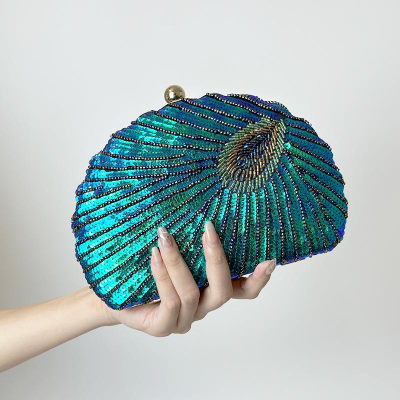 Retro Chinese Style Beaded Embroidered Crossbody Evening Bag
Retro Chinese Style Beaded Embroidered Crossbody Evening Bag