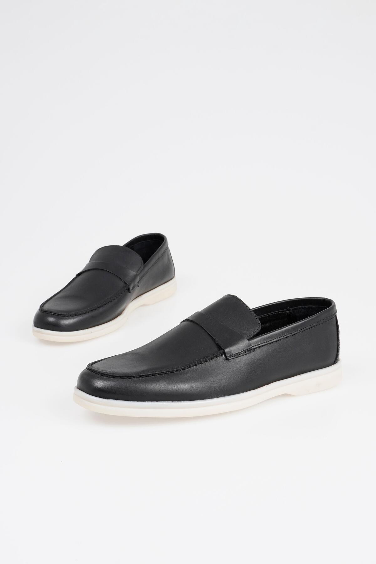 Мужские лоферы из натуральной кожи с полосками спереди 
Мужские лоферы из натуральной кожи с полосками спереди