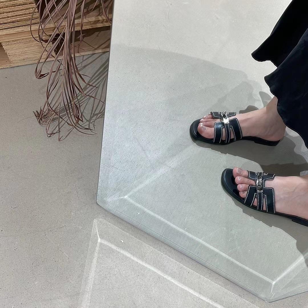 Sheepskin version~ high-end small gold buckle leather one-word slippers women s summer outer wear hollow soft bottom half slippers small sandals 35
Sheepskin version~ high-end small gold buckle leather one-word slippers women s summer outer wear hollow soft bottom half slippers small sandals 35