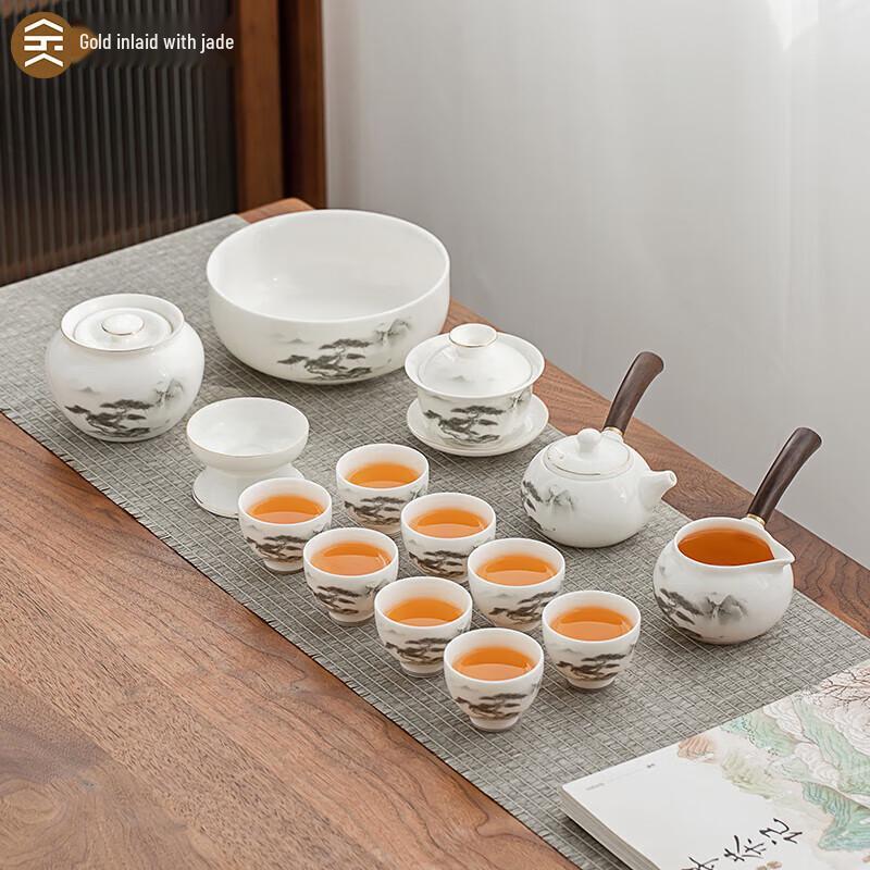 Чайный сервиз из фиолетовой глины с золотой инкрустацией
Чайный сервиз из фиолетовой глины с золотой инкрустацией