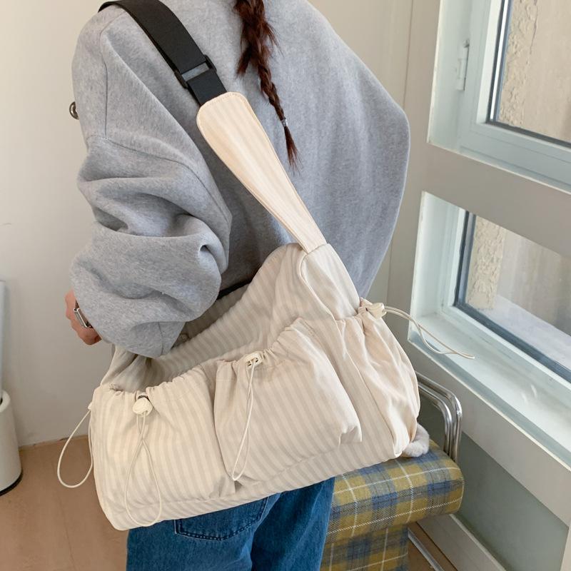 Women Crossbody Bags 2026 New Plaid Tote Shoulder Bag Large Capacity Lightweight Drawstring Foldable Texture Simple Pillow Bag белый
Women Crossbody Bags 2026 New Plaid Tote Shoulder Bag Large Capacity Lightweight Drawstring Foldable Texture Simple Pillow Bag белый