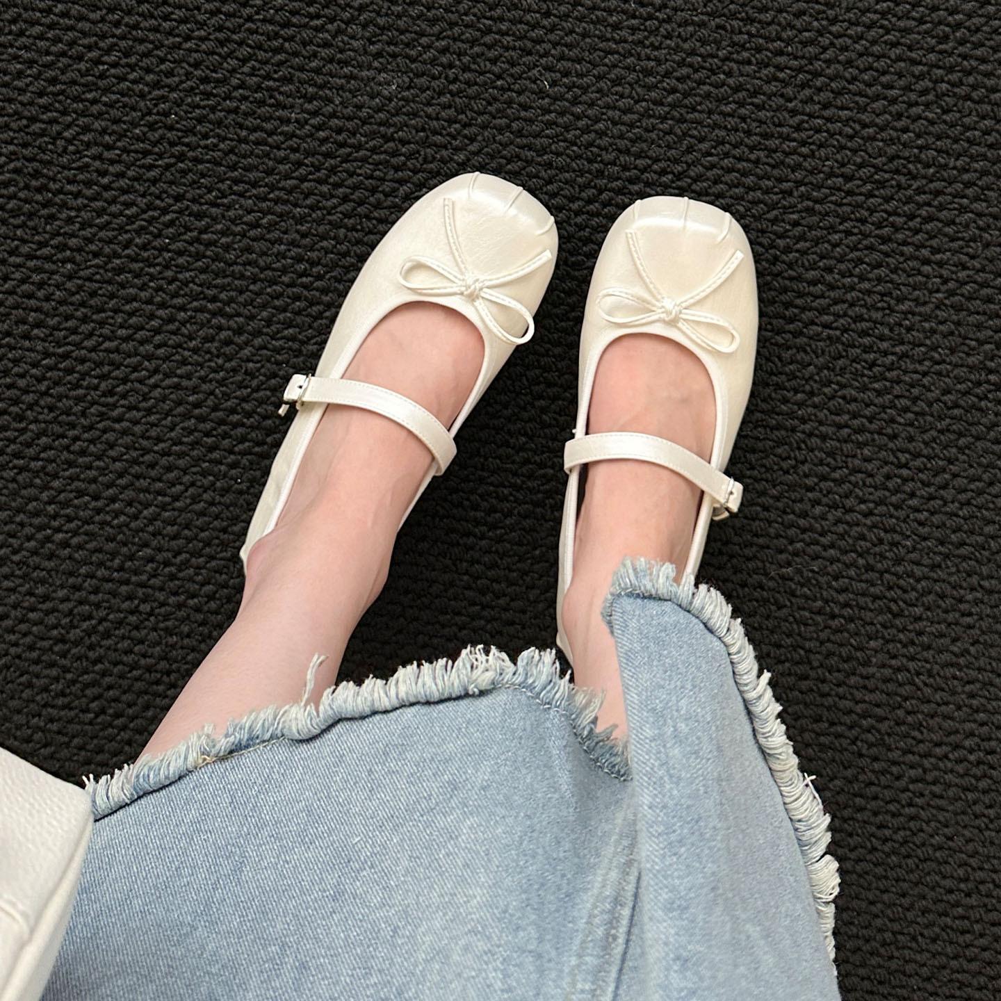 Hong Kong Magazine Same Style~ New Bow Leather Shallow Mouth Mary Jane Shoes with Skirt Grandma Shoes Women s Ballet Shoes 40
Hong Kong Magazine Same Style~ New Bow Leather Shallow Mouth Mary Jane Shoes with Skirt Grandma Shoes Women s Ballet Shoes 40