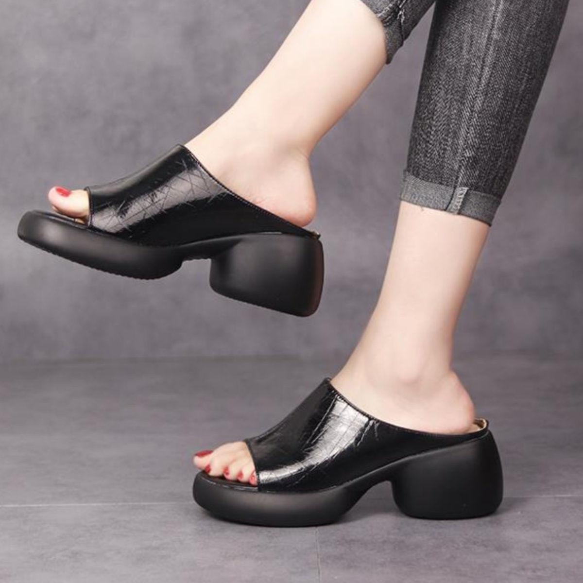 Женские летние сандалии на толстом каблуке с открытым носком, новые кожаные сандалии на толстой подошве, увеличивающие рост, маленькие сандалии-однословки 35 чёрный
Женские летние сандалии на толстом каблуке с открытым носком, новые кожаные сандалии на толстой подошве, увеличивающие рост, маленькие сандалии-однословки 35 чёрный