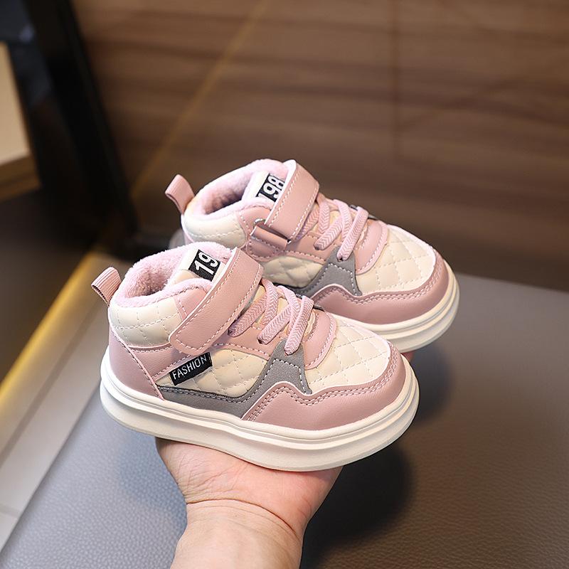 Baby shoes, new autumn and winter models, children s double-layer cotton sports shoes, boys and girls fleece-lined high-top sneakers, warm shoes 22-26Take a photo with on рожевий
Baby shoes, new autumn and winter models, children s double-layer cotton sports shoes, boys and girls fleece-lined high-top sneakers, warm shoes 22-26Take a photo with on рожевий