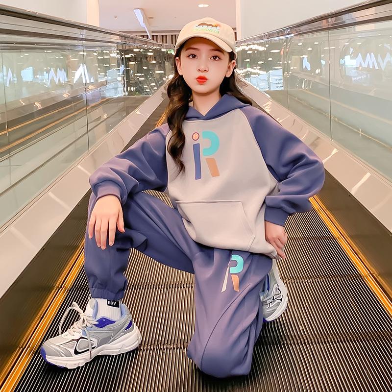 2025 New Style Girls Two-Piece Sweater Suit - Fashionable Spring & Autumn Sportswear for Big Kids 130 cm
2025 New Style Girls Two-Piece Sweater Suit - Fashionable Spring & Autumn Sportswear for Big Kids 130 cm