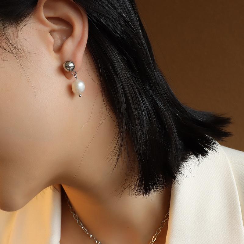 2025 Новые винтажные серьги-подвески из натурального пресноводного жемчуга, серьги из титановой стали с покрытием из 18-каратного золота для женщин
2025 Новые винтажные серьги-подвески из натурального пресноводного жемчуга, серьги из титановой стали с покрытием из 18-каратного золота для женщин