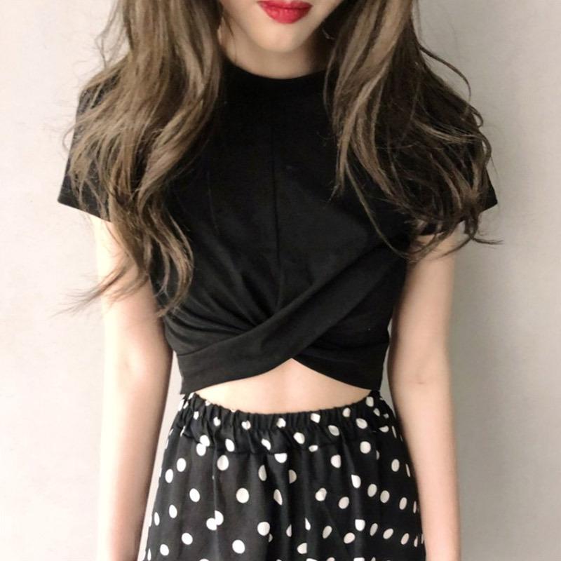 Укороченная однотонная приталенная женская футболка в корейском стиле с коротким рукавом M чёрный
Укороченная однотонная приталенная женская футболка в корейском стиле с коротким рукавом M чёрный