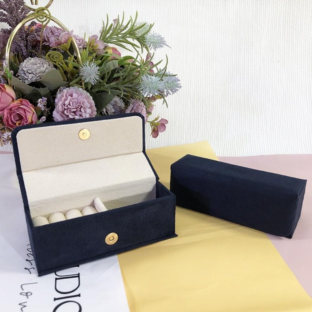 Portable Necklace Storage Box Velvet Necklace Holder New Jewelry Display Box Jewelry Organizer темно-синього кольору
Portable Necklace Storage Box Velvet Necklace Holder New Jewelry Display Box Jewelry Organizer темно-синього кольору