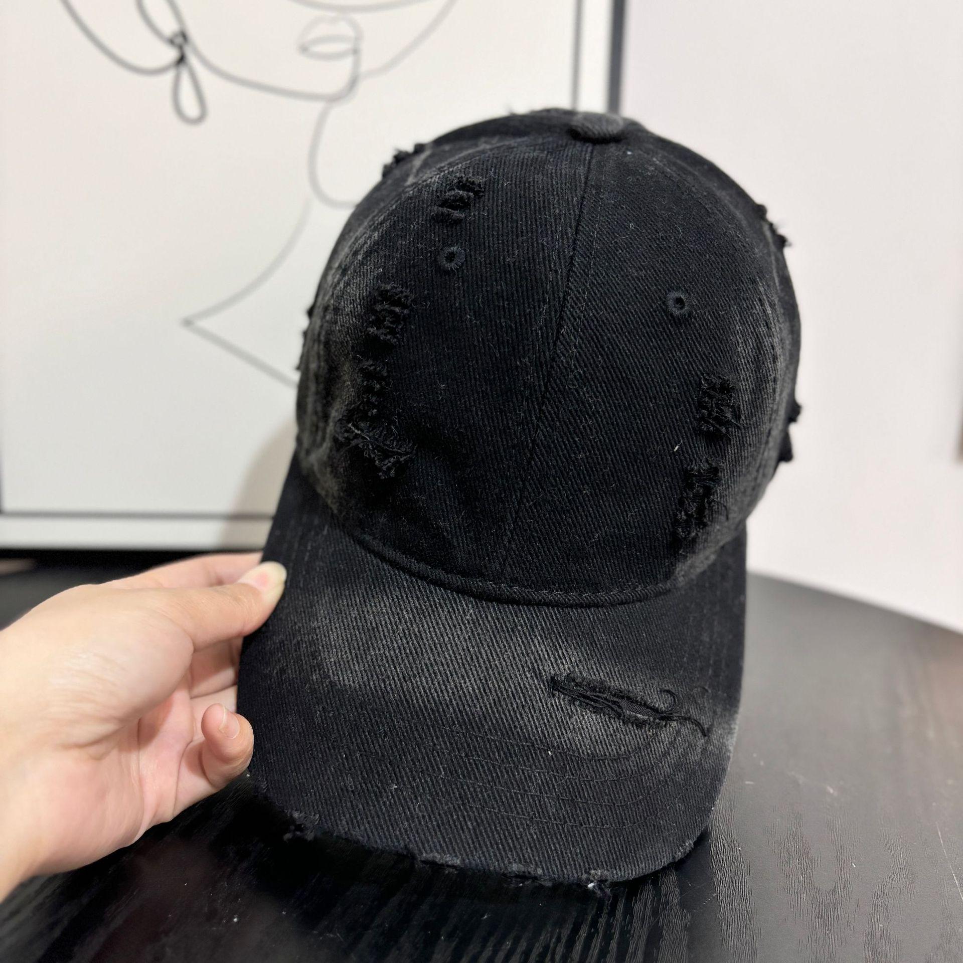 Уличные маленькие универсальные мужские модные бейсболки женские солнцезащитные старые солнцезащитные кепки с козырьком, со сломанными дырками, стираются весной и летом, большое лицо M(56-58cm) чёрный
Уличные маленькие универсальные мужские модные бейсболки женские солнцезащитные старые солнцезащитные кепки с козырьком, со сломанными дырками, стираются весной и летом, большое лицо M(56-58cm) чёрный