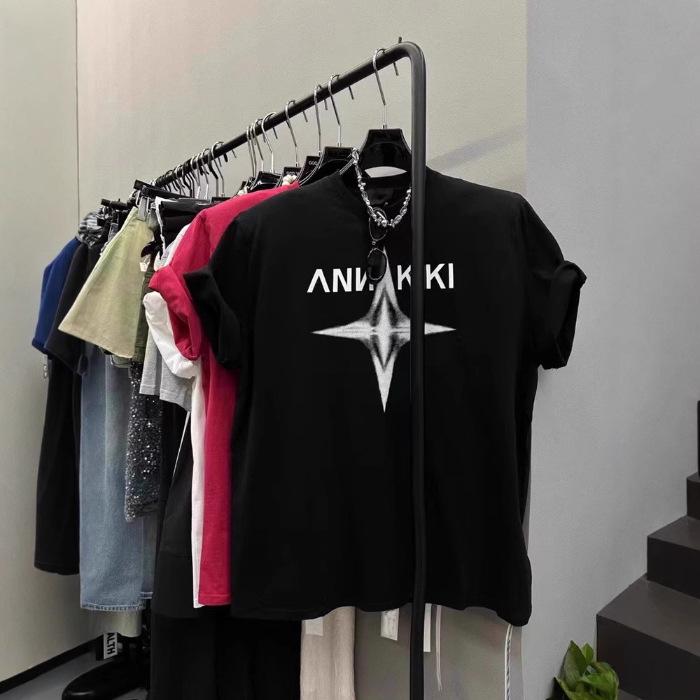 Графическая футболка из чистого хлопка свободного кроя с воротником-оберткой сзади, унисекс M
Графическая футболка из чистого хлопка свободного кроя с воротником-оберткой сзади, унисекс M