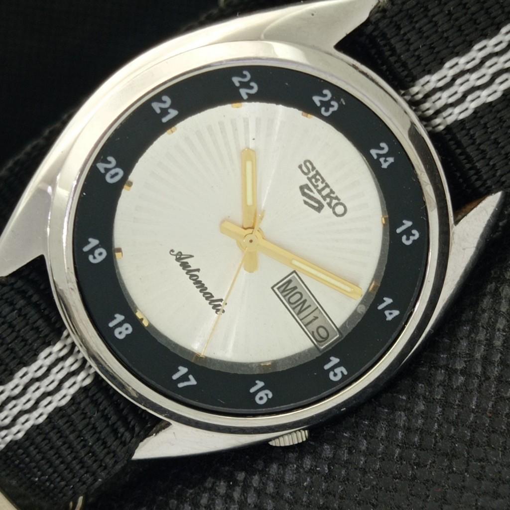 Б/У винтажные мужские часы SEIKO 5 AUTOMATIC JAPAN MENS DAY/DATE SILVER 593a-a311315-2 SKU593a-a311315
Б/У винтажные мужские часы SEIKO 5 AUTOMATIC JAPAN MENS DAY/DATE SILVER 593a-a311315-2 SKU593a-a311315