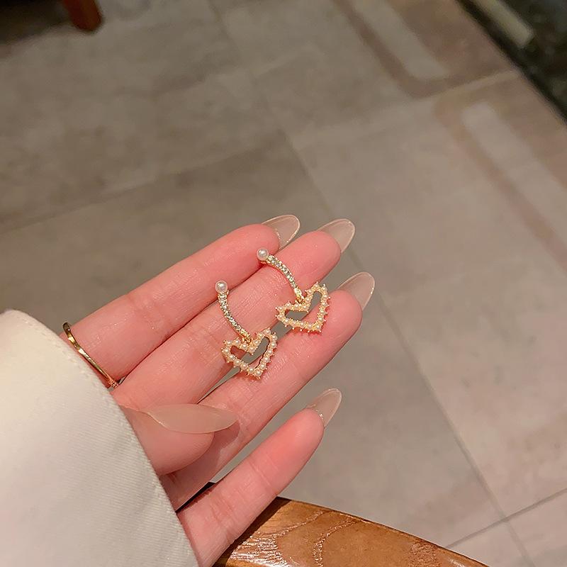 Серьги-сердечки из серебра 925 пробы с роскошным жемчугом и цирконием — универсальный, элегантный корейский стиль для женщин
Серьги-сердечки из серебра 925 пробы с роскошным жемчугом и цирконием — универсальный, элегантный корейский стиль для женщин