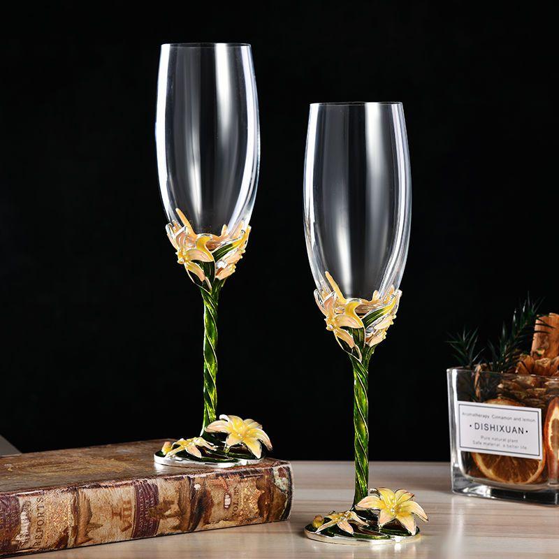 Creative hand-painted orchid enamel glass champagne cup, high-looking tall wine glass, couple pairing gift
Creative hand-painted orchid enamel glass champagne cup, high-looking tall wine glass, couple pairing gift