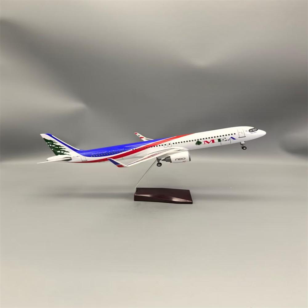 Airbus A321 NE0 Масштабные самолеты авиакомпаний 321NE0 Для 1:100 44СМ Литой смоляной самолет Дисплей Самолет Легкое украшение NO LED
Airbus A321 NE0 Масштабные самолеты авиакомпаний 321NE0 Для 1:100 44СМ Литой смоляной самолет Дисплей Самолет Легкое украшение NO LED