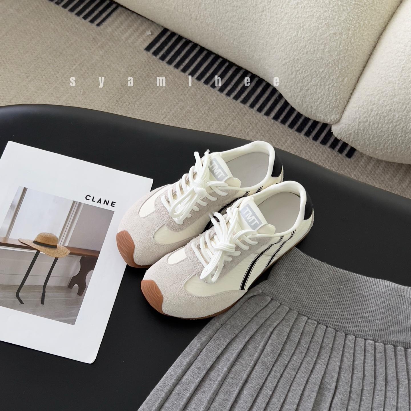 Versatile flat-bottomed retro lightweight ugly cute women s shoes casual sports moral training shoes women s 2025 spring Korean version Forrest Gump s 35
Versatile flat-bottomed retro lightweight ugly cute women s shoes casual sports moral training shoes women s 2025 spring Korean version Forrest Gump s 35