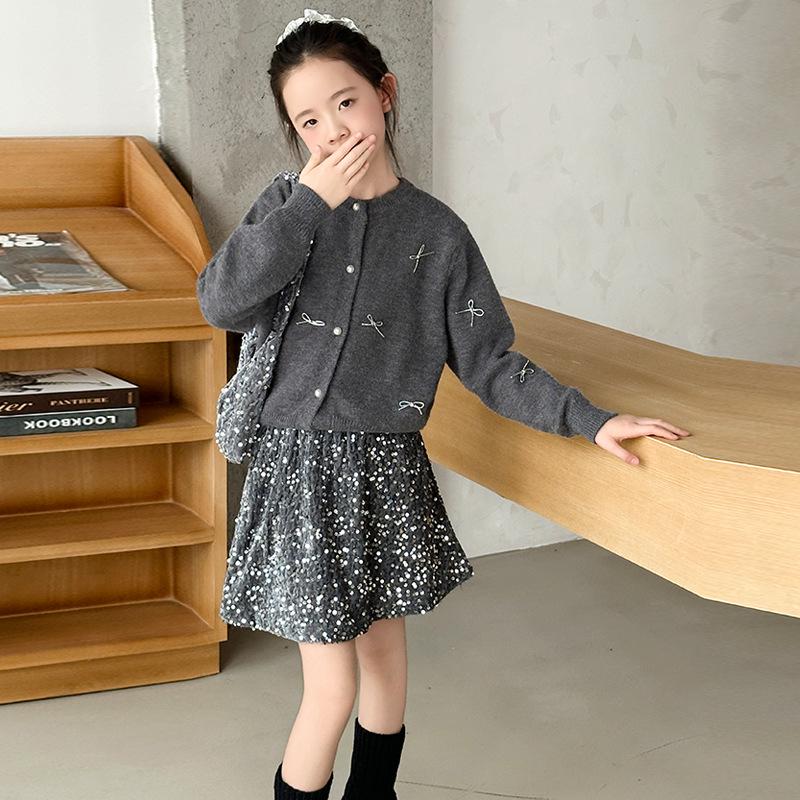 Дитячий в язаний кардиган-светр у корейському стилі з бантом - Рання осінь 2025 150cm
Дитячий в язаний кардиган-светр у корейському стилі з бантом - Рання осінь 2025 150cm