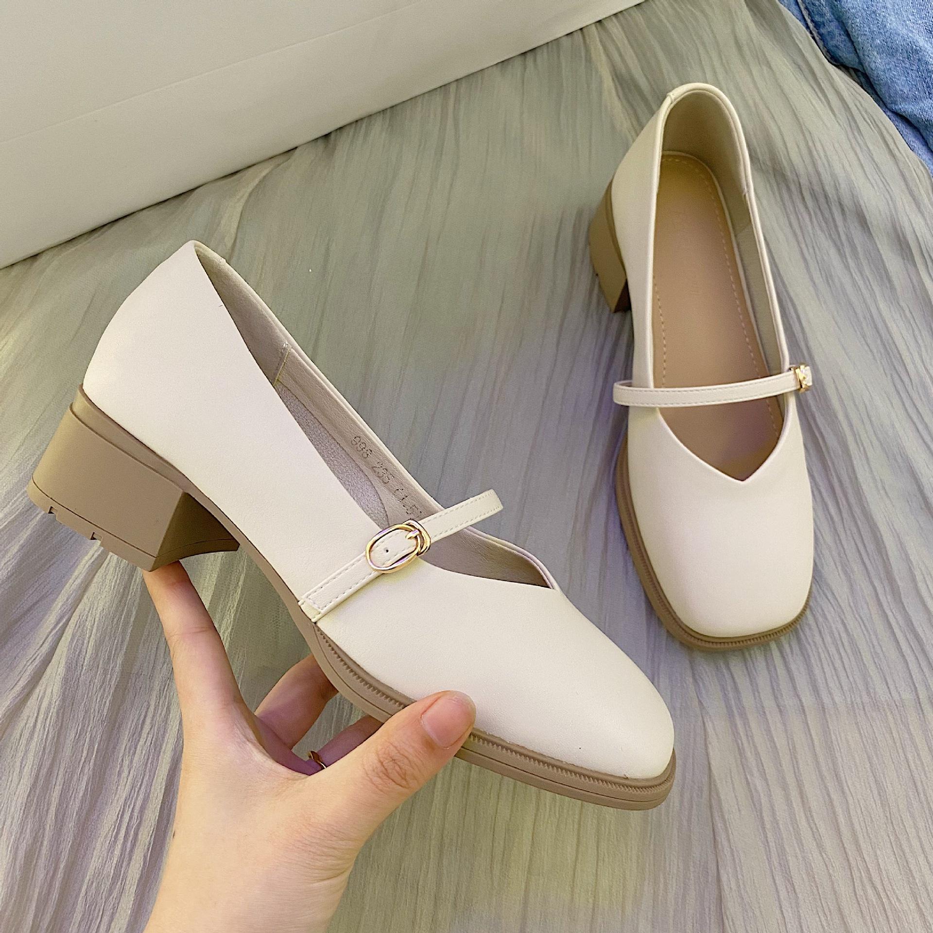 Распродажа женской обуви. Модные женские туфли-лодочки с пряжкой. Осенние туфли с квадратным носком. Однотонные туфли на низком толстом каблуке. 39 белый
Распродажа женской обуви. Модные женские туфли-лодочки с пряжкой. Осенние туфли с квадратным носком. Однотонные туфли на низком толстом каблуке. 39 белый