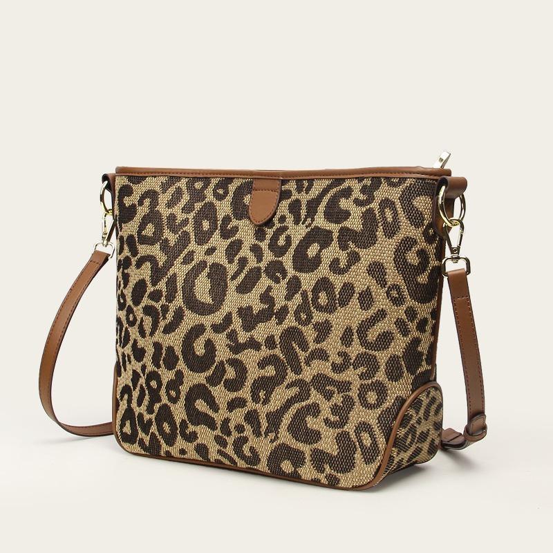 Leopard print splicing tote bag personalized niche shoulder bucket bag OEM Height 36x Length 27x Width 11
Leopard print splicing tote bag personalized niche shoulder bucket bag OEM Height 36x Length 27x Width 11