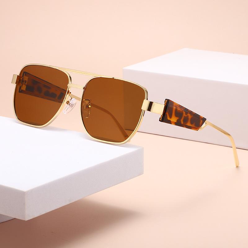 Men s and Women s Fashion Street Style Versatile Decorative Glasses Retro Metal Double-Bridge Large-Frame Sunglasses
Men s and Women s Fashion Street Style Versatile Decorative Glasses Retro Metal Double-Bridge Large-Frame Sunglasses