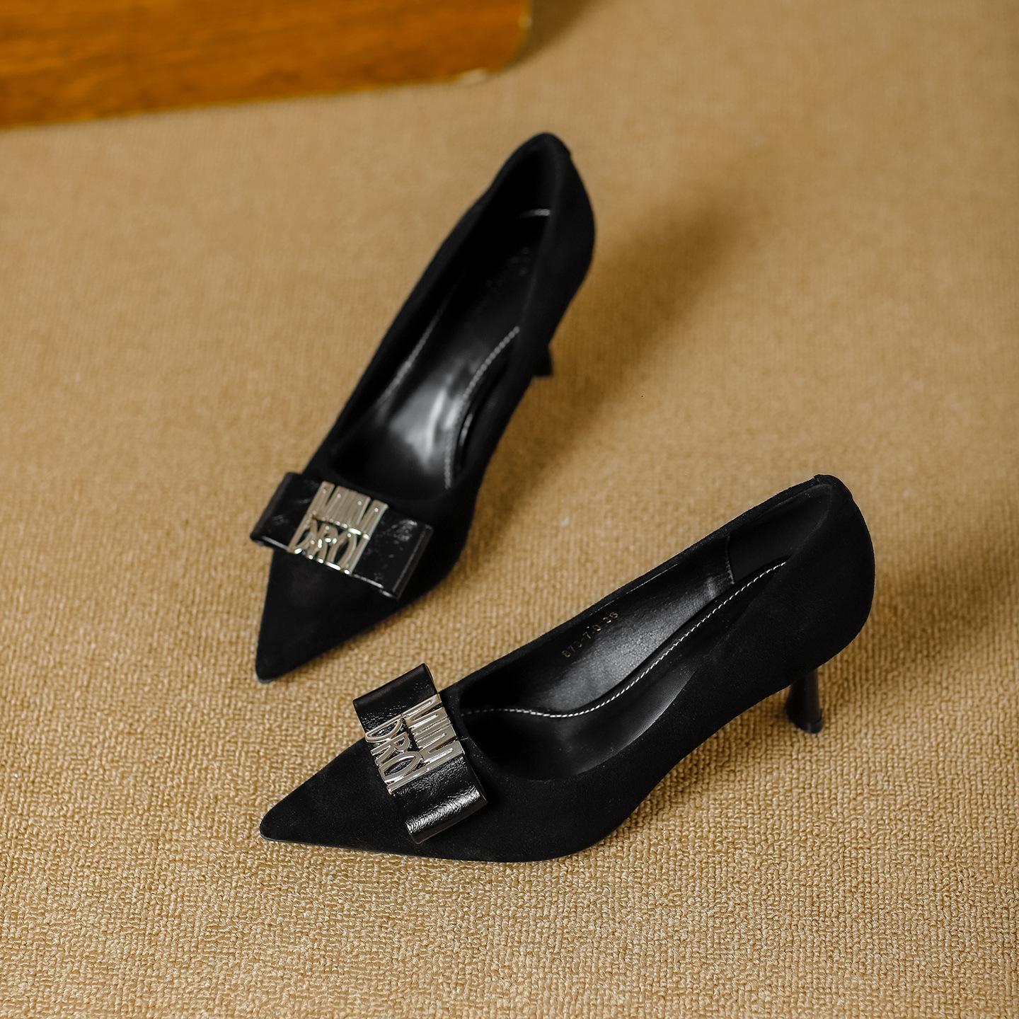 Thin heels high heels 2026 spring solid color pointed soft leather commuting simple shallow mouth foot shoes 40
Thin heels high heels 2026 spring solid color pointed soft leather commuting simple shallow mouth foot shoes 40