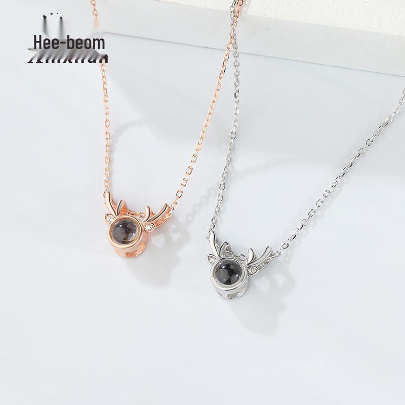 Ожерелье-проектор из стерлингового серебра 925 пробы с оленьими рогами - Модное ожерелье на ключицу на 100 языках для женщин Platinum - 925 Sterling Silver
Ожерелье-проектор из стерлингового серебра 925 пробы с оленьими рогами - Модное ожерелье на ключицу на 100 языках для женщин Platinum - 925 Sterling Silver