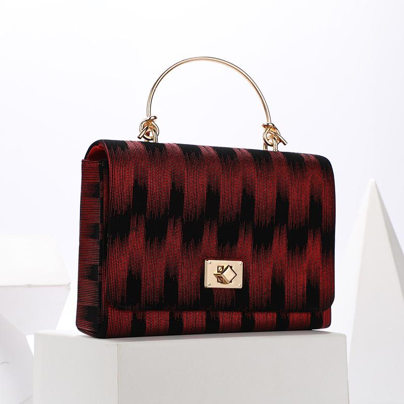 Dinner bag, fashion trend dark color gradual change PU leather portable lady, party bag
Dinner bag, fashion trend dark color gradual change PU leather portable lady, party bag