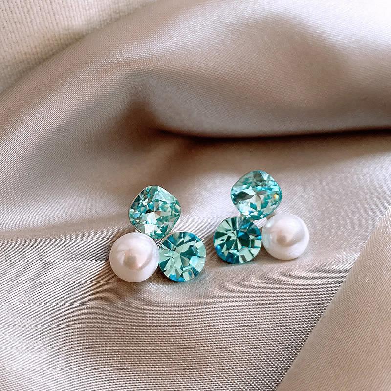 Pearl irregular triangular stud earrings simple fashion earrings light luxury high sense versatile earrings women
Pearl irregular triangular stud earrings simple fashion earrings light luxury high sense versatile earrings women