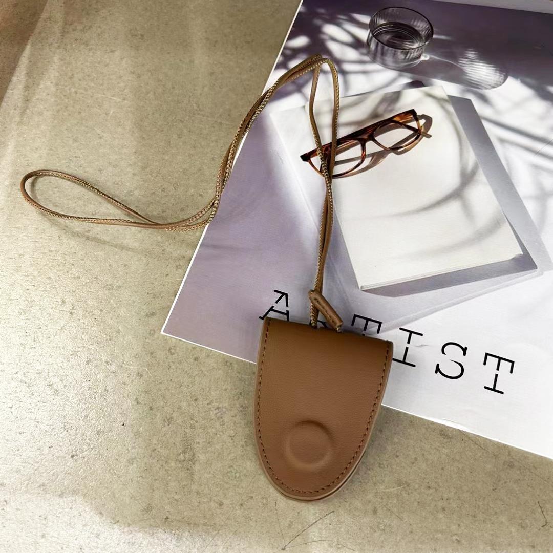 Custom Name Woman Magnetic Glasses Clip Personalized Neck Strap Luxury Hat Clip Fashion Genuine Leather Handbag Pendant Gift кофейный
Custom Name Woman Magnetic Glasses Clip Personalized Neck Strap Luxury Hat Clip Fashion Genuine Leather Handbag Pendant Gift кофейный