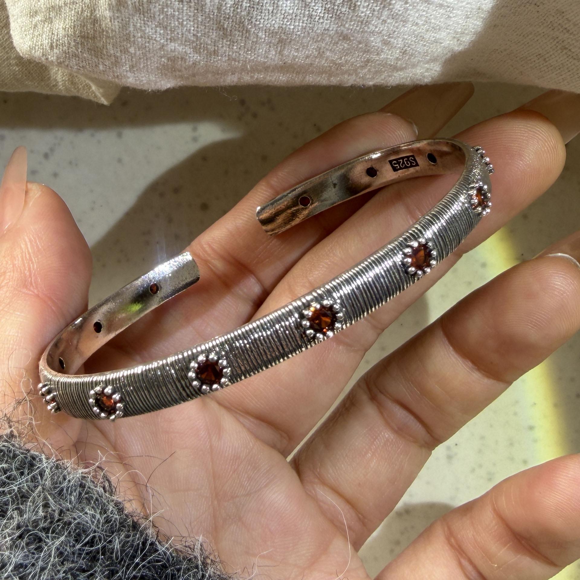 100% Solid 925 Sterling Silver Retro Bracelet for Women Men Vintage Handmade Wide Red Zircon Simple Bracelet Birthday Gift
100% Solid 925 Sterling Silver Retro Bracelet for Women Men Vintage Handmade Wide Red Zircon Simple Bracelet Birthday Gift